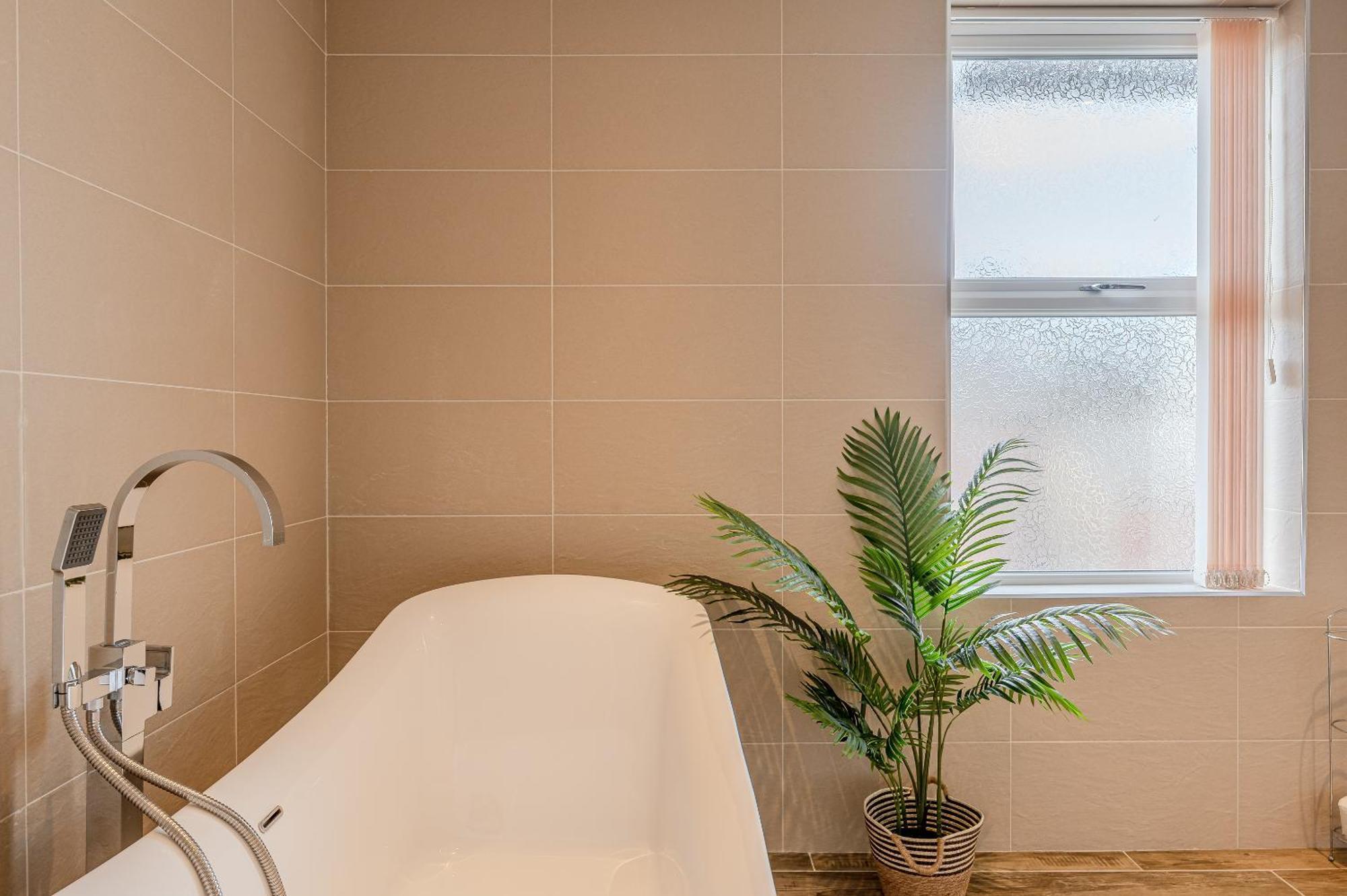Rosemill - Large Pet Friendly Home With Off Road Parking 휫비 외부 사진