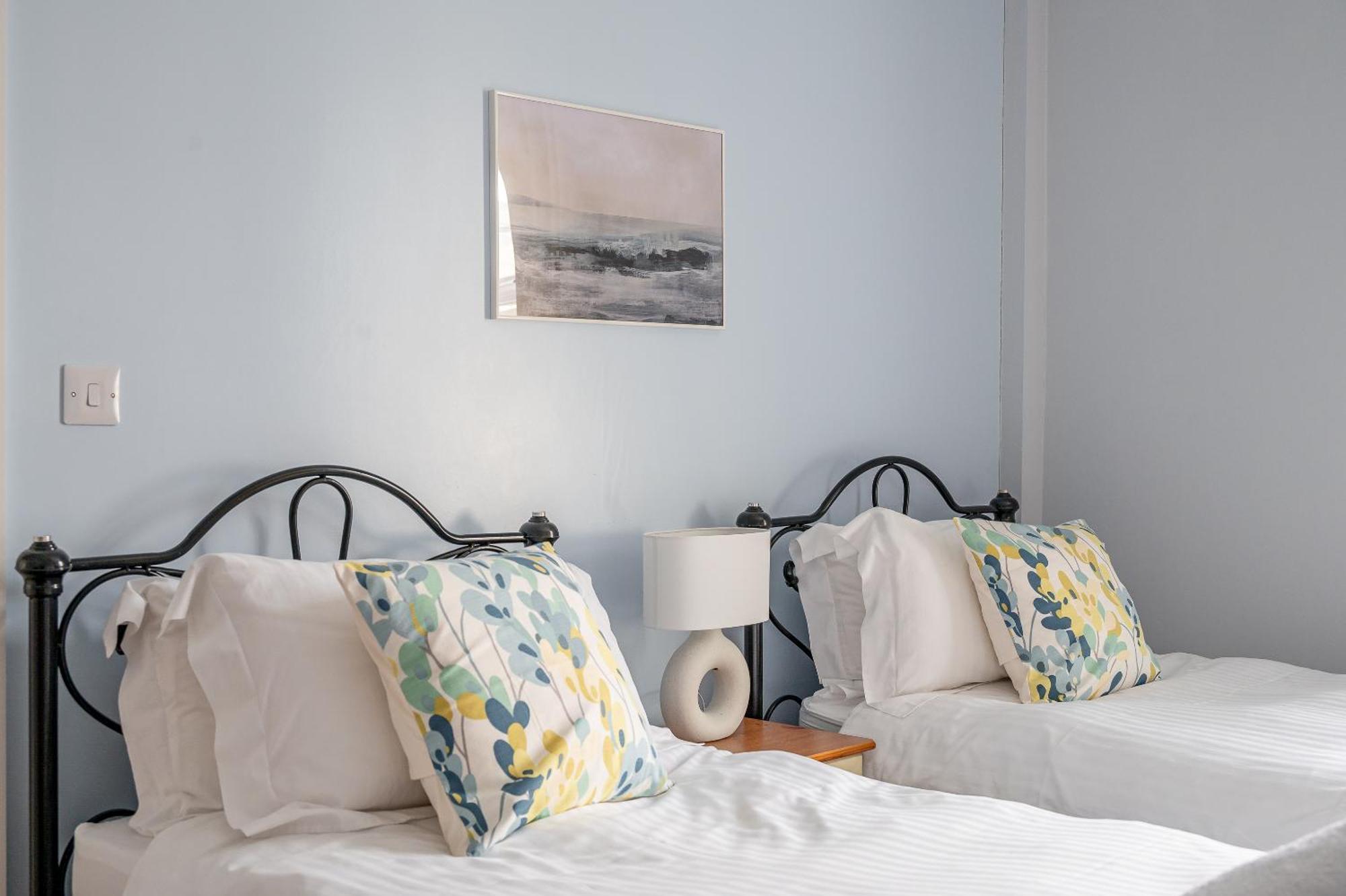 Rosemill - Large Pet Friendly Home With Off Road Parking 휫비 외부 사진