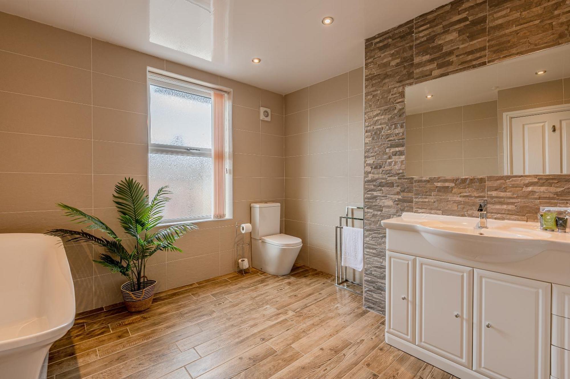 Rosemill - Large Pet Friendly Home With Off Road Parking 휫비 외부 사진