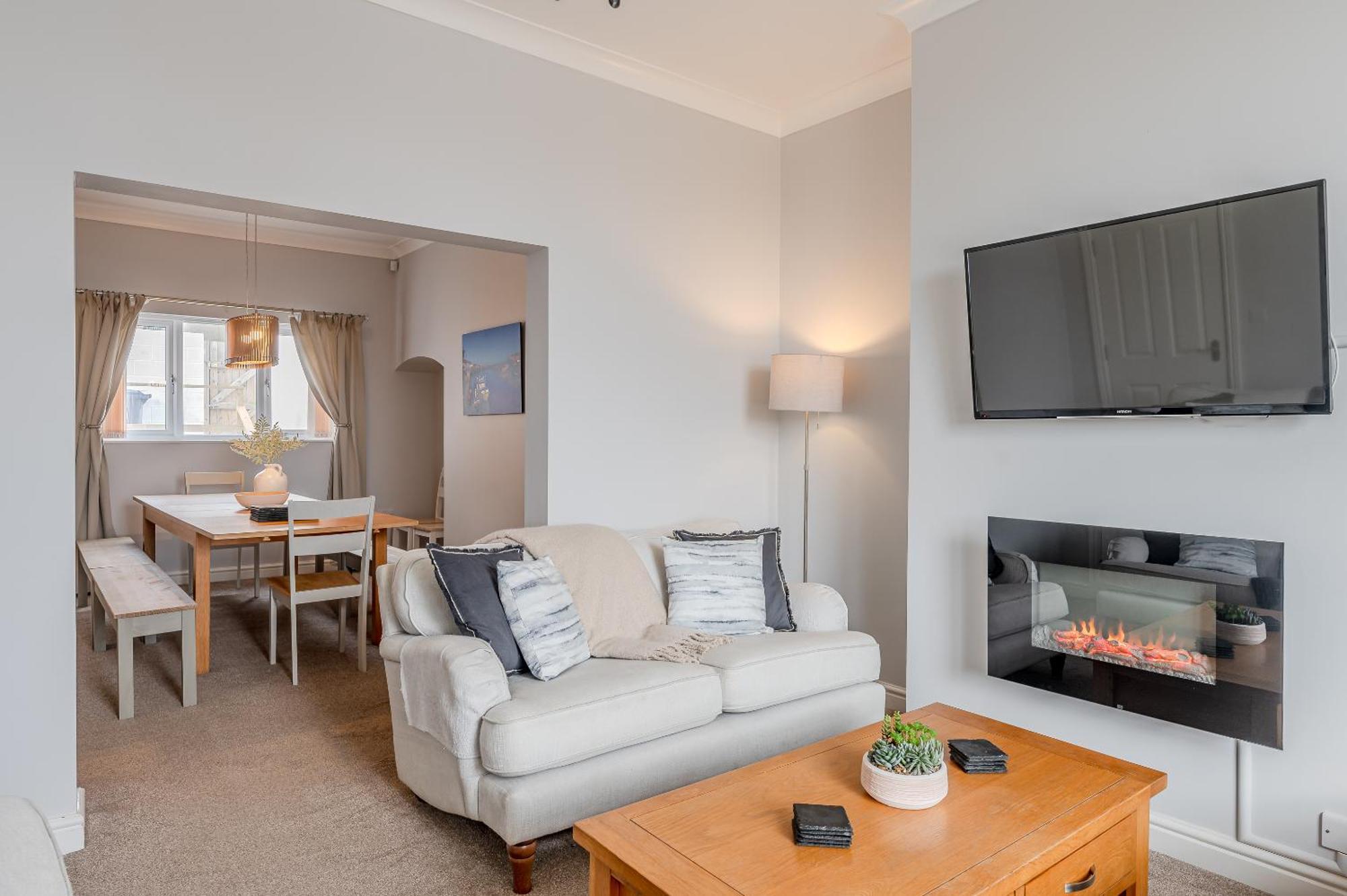 Rosemill - Large Pet Friendly Home With Off Road Parking 휫비 외부 사진